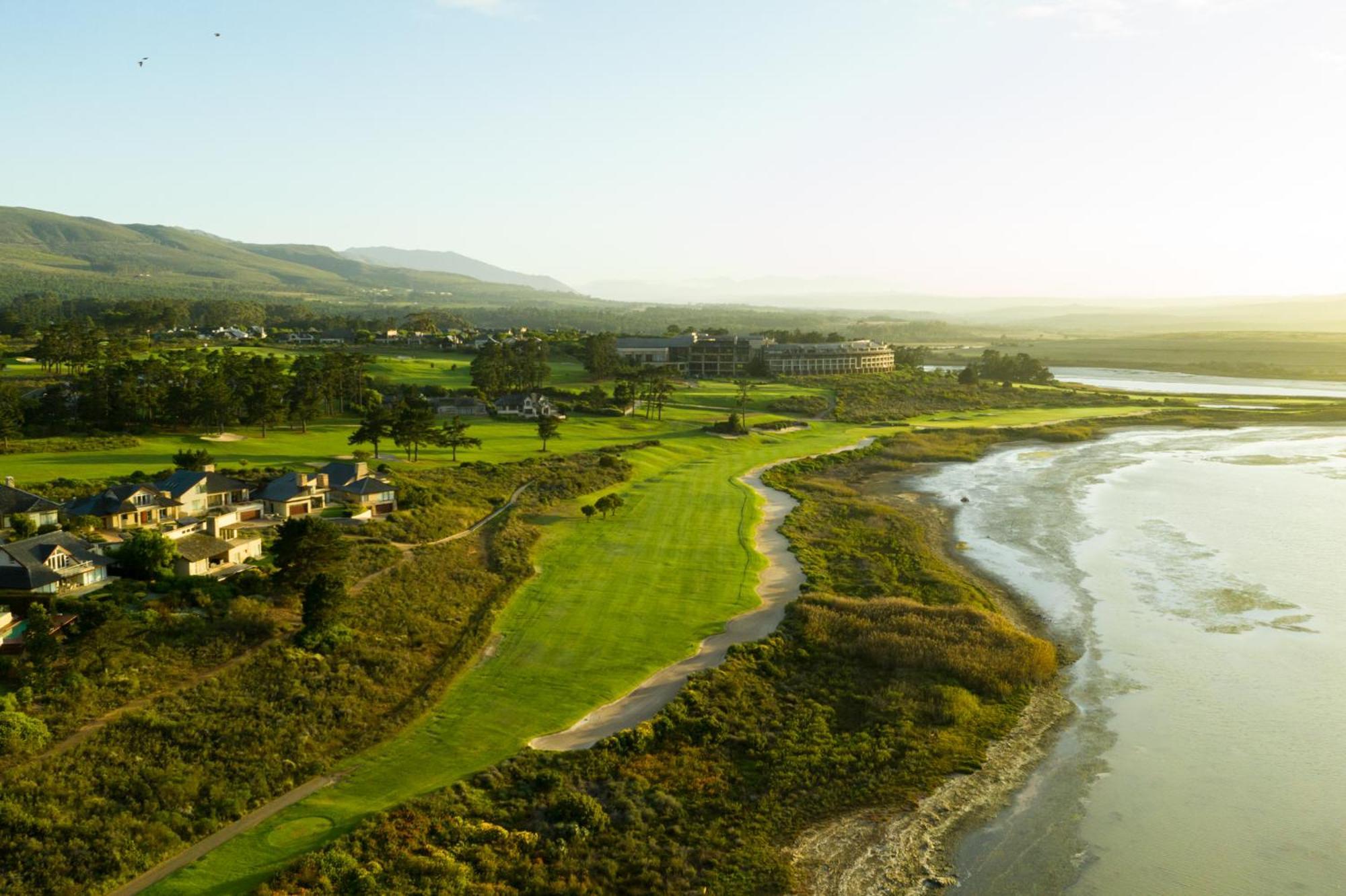 Arabella Hotel, Golf And Spa Hermanus Exterior foto Aerial view of the 18th hole at the Links at Spanish Bay